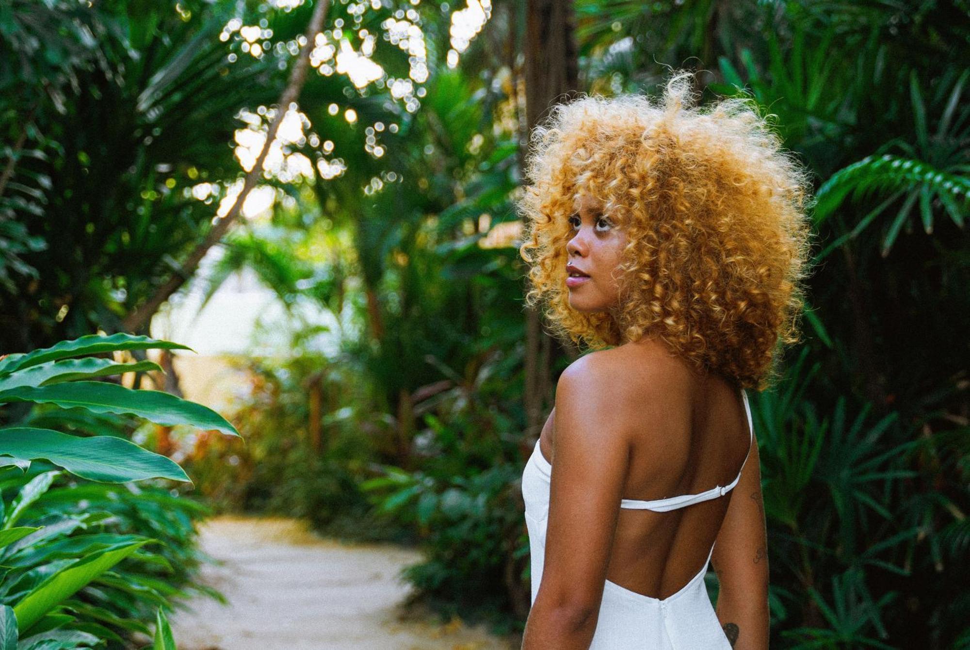 Cafe Jeri Hotel Jijoca de Jericoacoara Ngoại thất bức ảnh A woman with a blonde afro