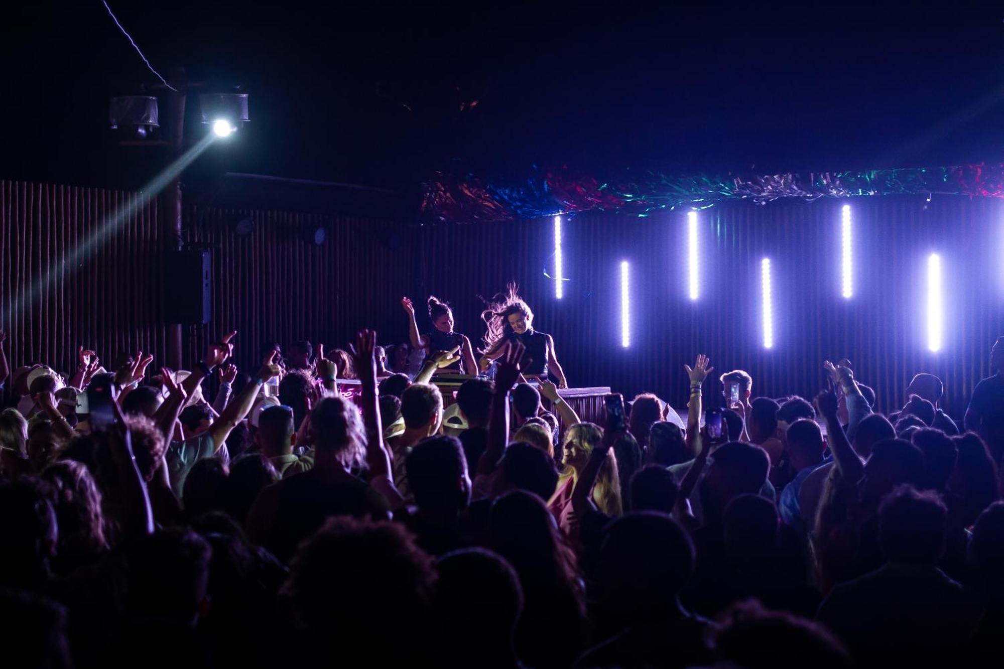 Cafe Jeri Hotel Jijoca de Jericoacoara Ngoại thất bức ảnh The crowd at a nightclub